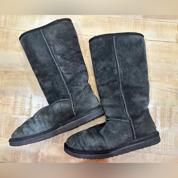 UGG Australia classic tall black boots 👢 - Picture 1 of 13